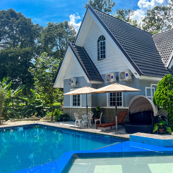 9 Roses Villa on Direct.me